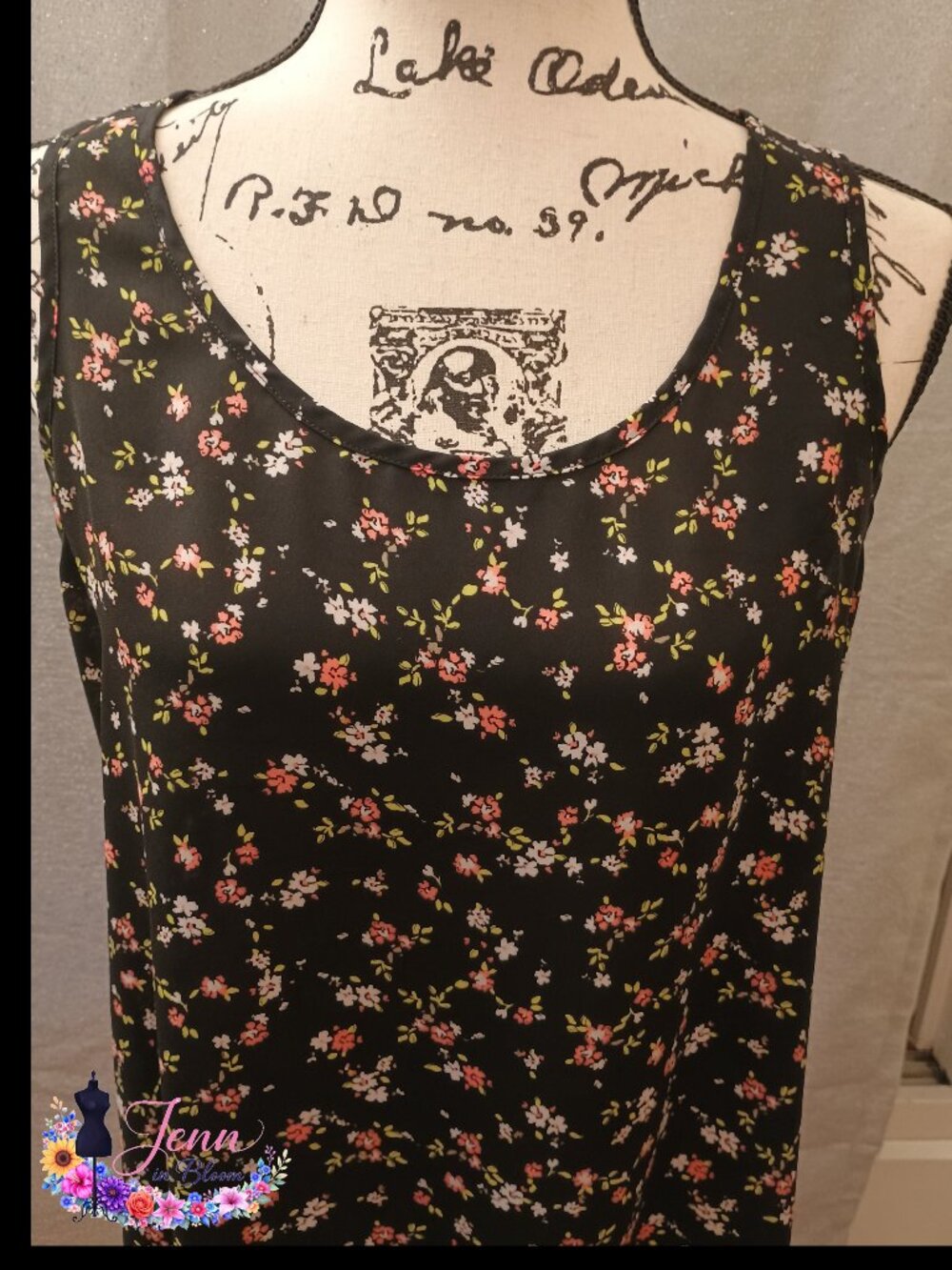 🌸Express Black Floral Sleeveless Women's Top - Coral Floral Print